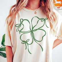 Load image into Gallery viewer, 4 Leaf Bow